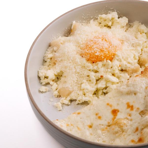 Скрэмбл с гребешком и беконом