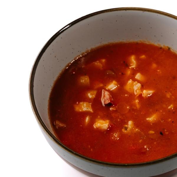 Томатный суп с копченостями 