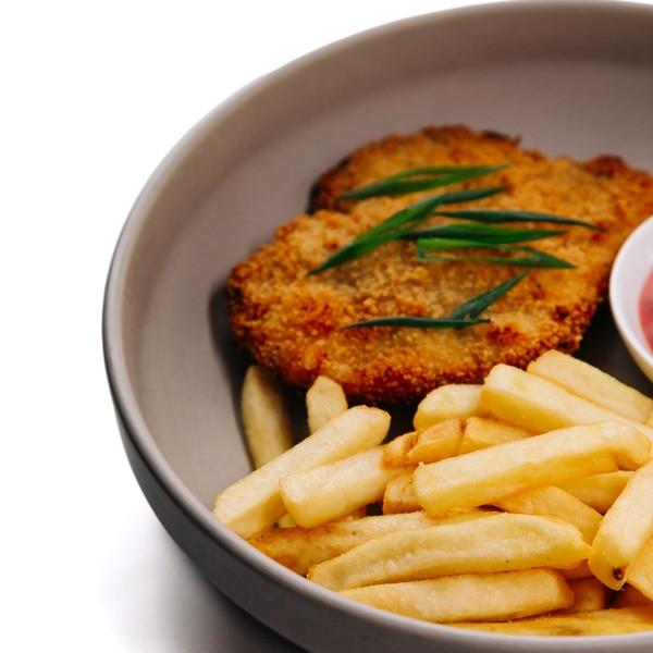 Отбивная курочка с картофелем фри 