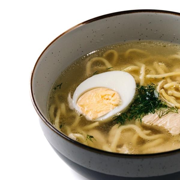 Куриный бульон с  лапшой и курочкой 