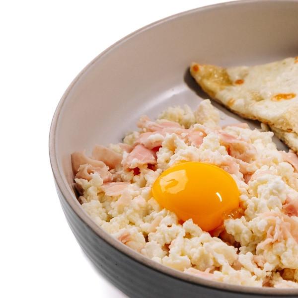 Скрэмбл с ветчиной и моцареллой 