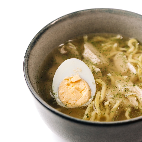 Бульон с лапшой и курицей